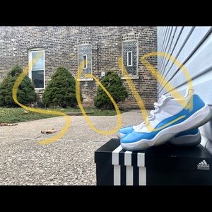 SOLD!! Air Jordan 11 Low UNC colorway